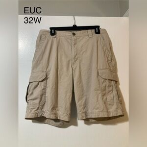 EUC Men’s Columbia Khaki Cargo Shorts Size 32W/10L